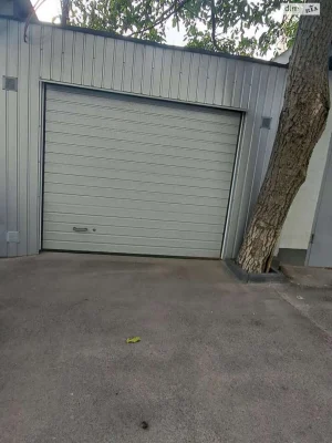 For Sale: Separate Garage Near the Estate