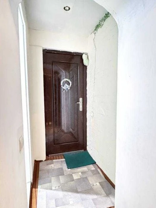 I am selling a 2-room apartment in Saltovka.