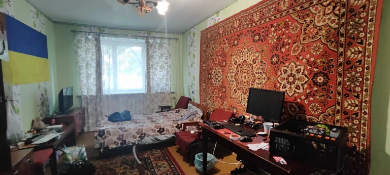 Продається трикімнатна квартира у цегляному будинку