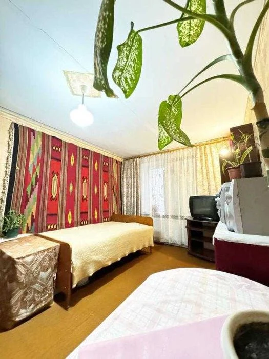 I am selling a 2-room apartment in Saltovka.