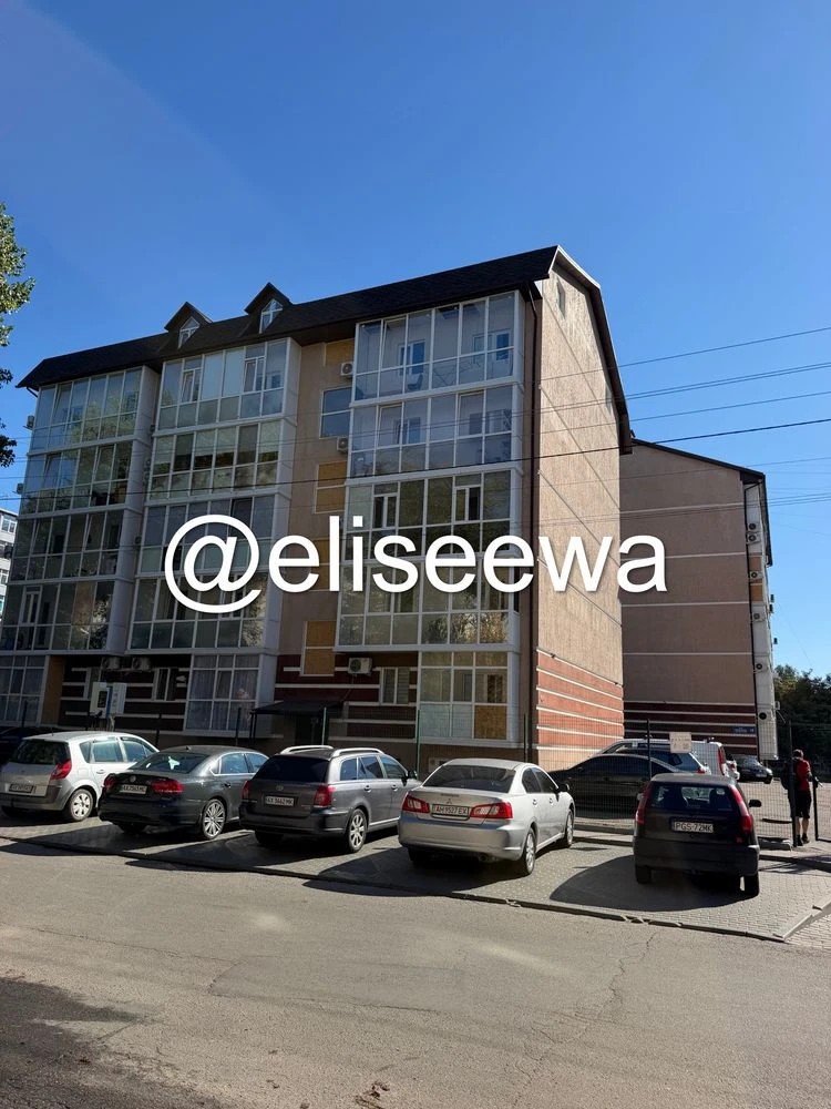 Apartment for Sale - 45 sq m, near "Zakhisnykiv Ukrainy" metro station