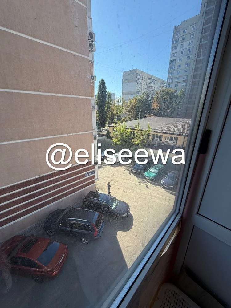 Apartment for Sale - 45 sq m, near "Zakhisnykiv Ukrainy" metro station