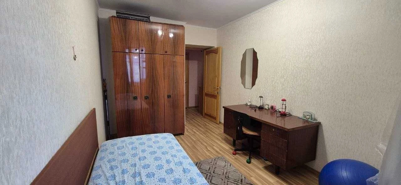Продажа 4-комнальной квартиры в районе кинотеатра Мир