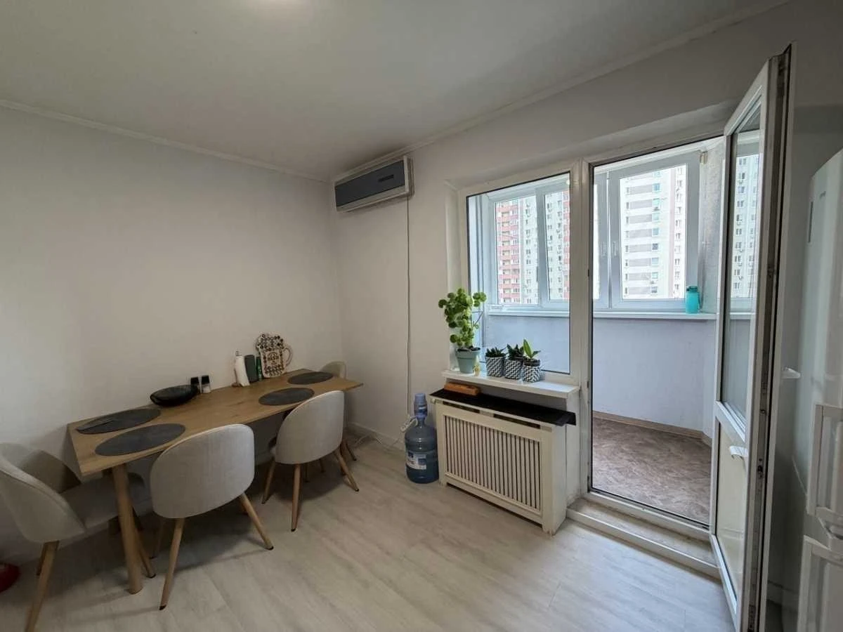 For sale 2-room apartment, Urlivska Street 17