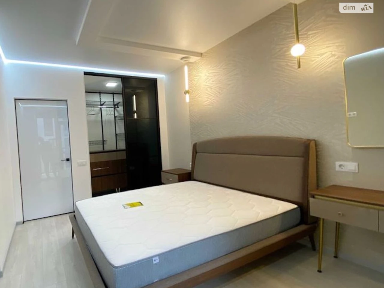 Sale of Apartment in New World