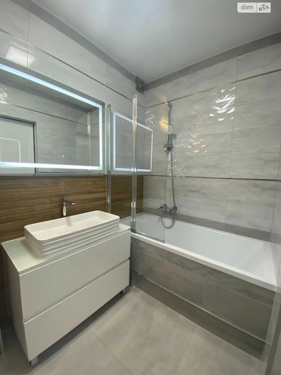 Sale of Apartment in New World