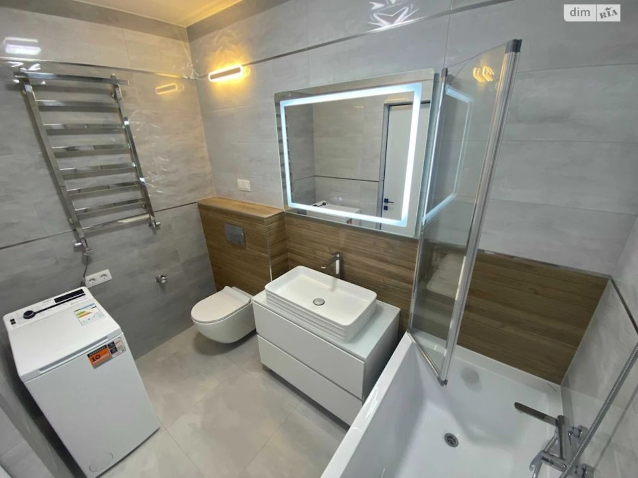 Sale of Apartment in New World