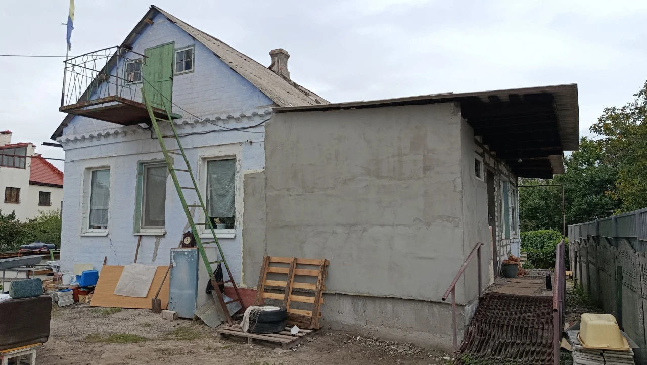продам будинок/ лівий берег/ біля річки/ район 20-ї  лікарні