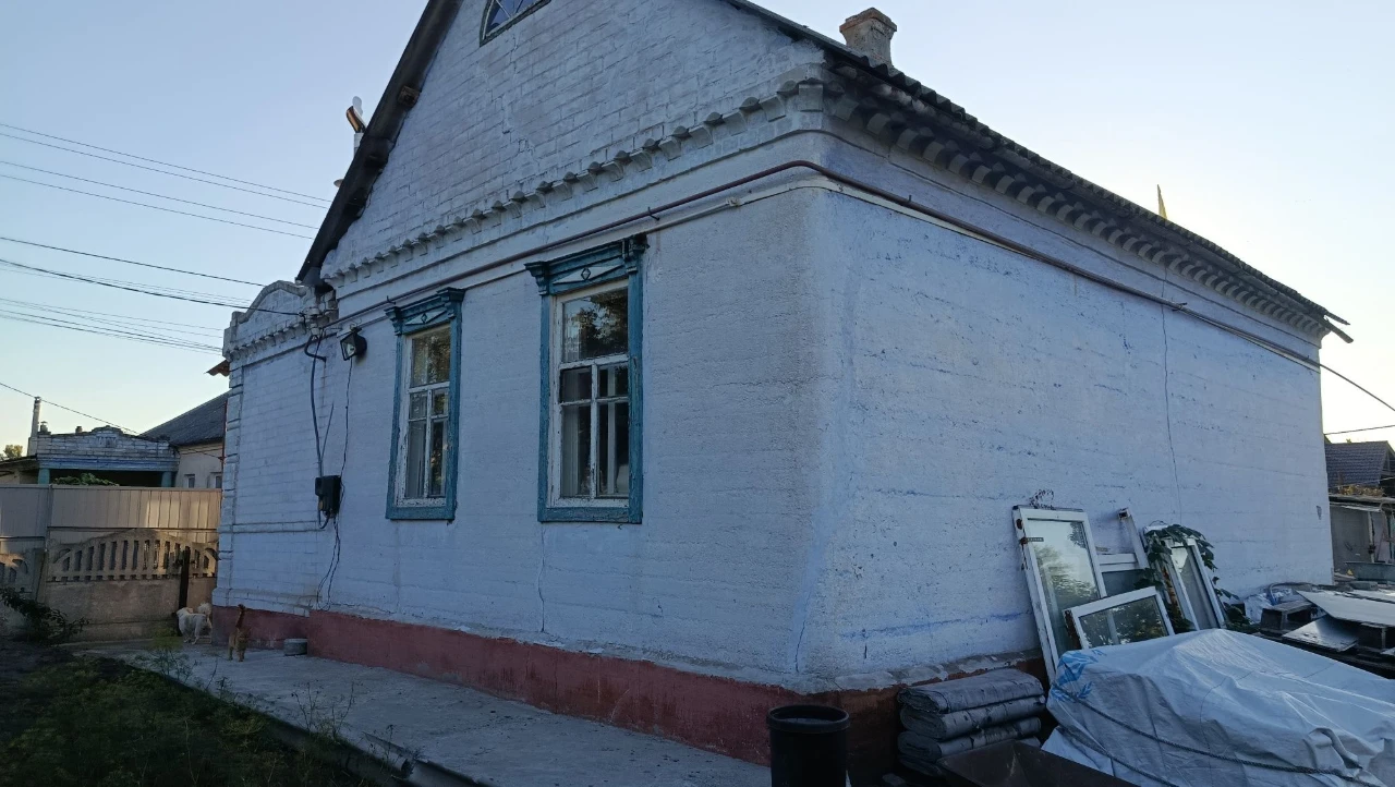 продам будинок/ лівий берег/ біля річки/ район 20-ї  лікарні