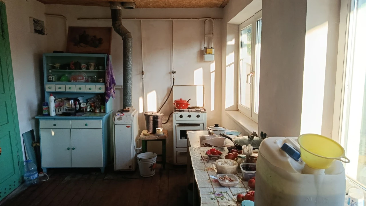 продам будинок/ лівий берег/ біля річки/ район 20-ї  лікарні