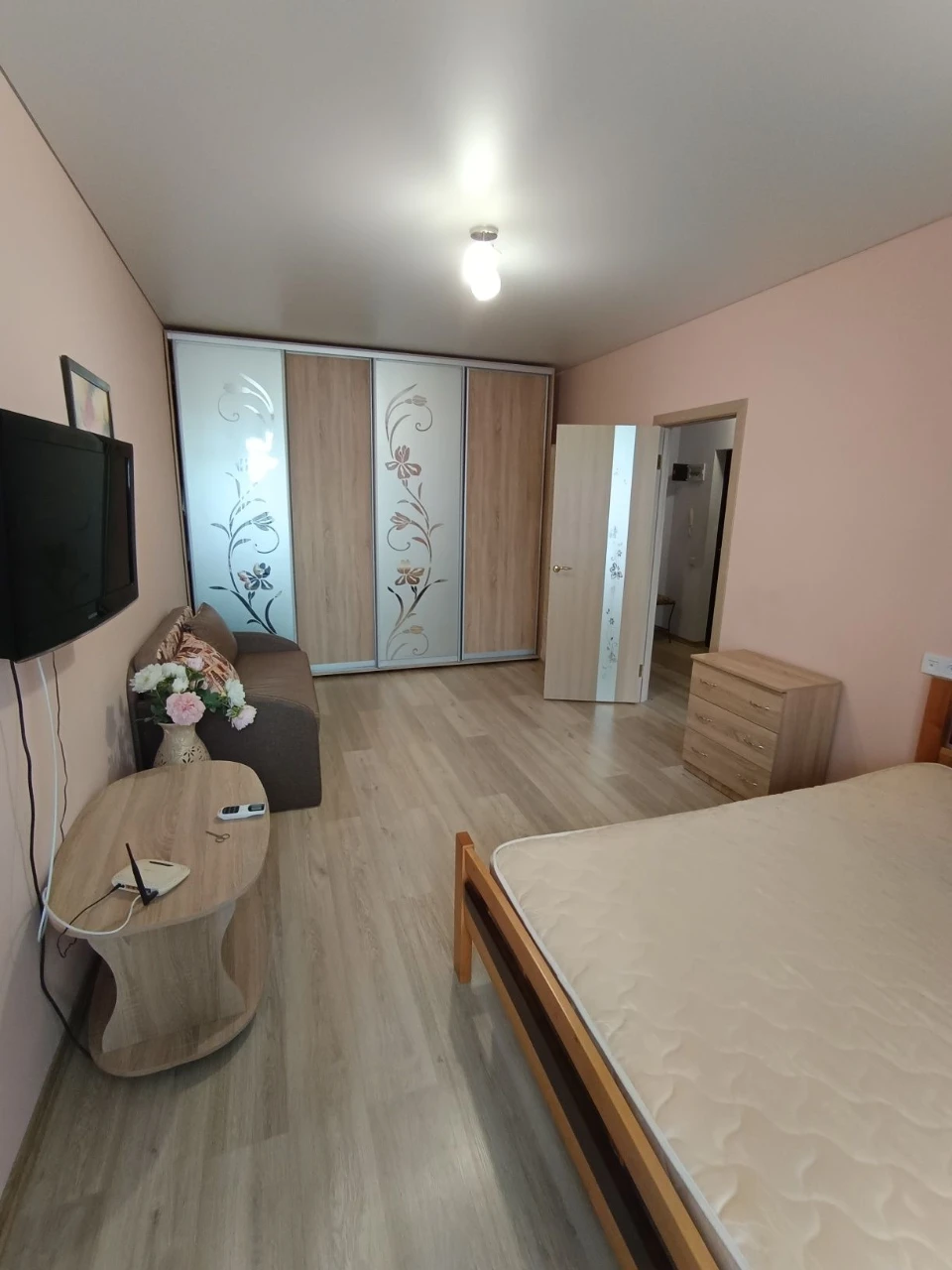 Продам 1-ую квартиру с ремонтом, мебелью и газом, 40 кв. мет