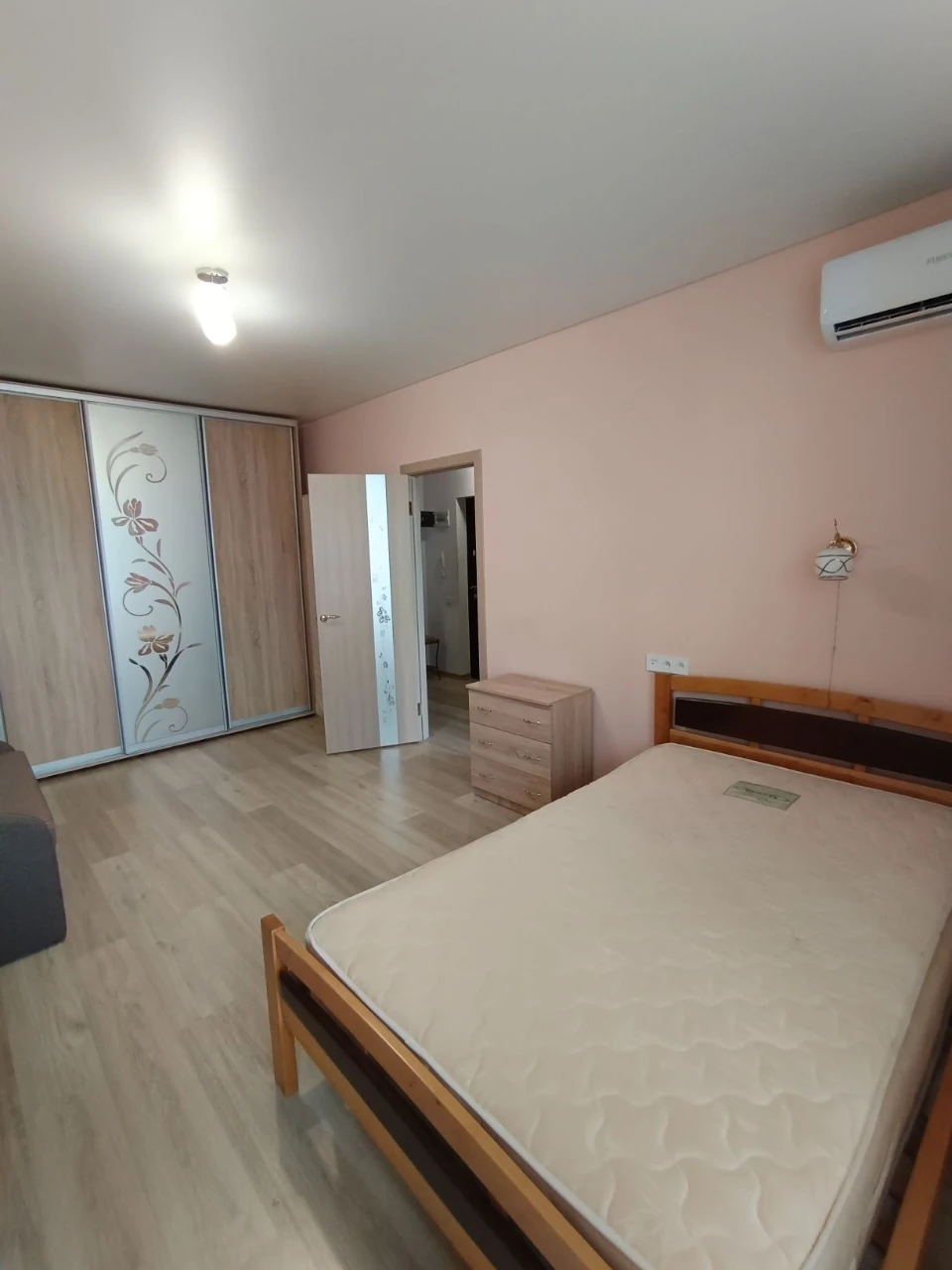 Продам 1-ую квартиру с ремонтом, мебелью и газом, 40 кв. мет