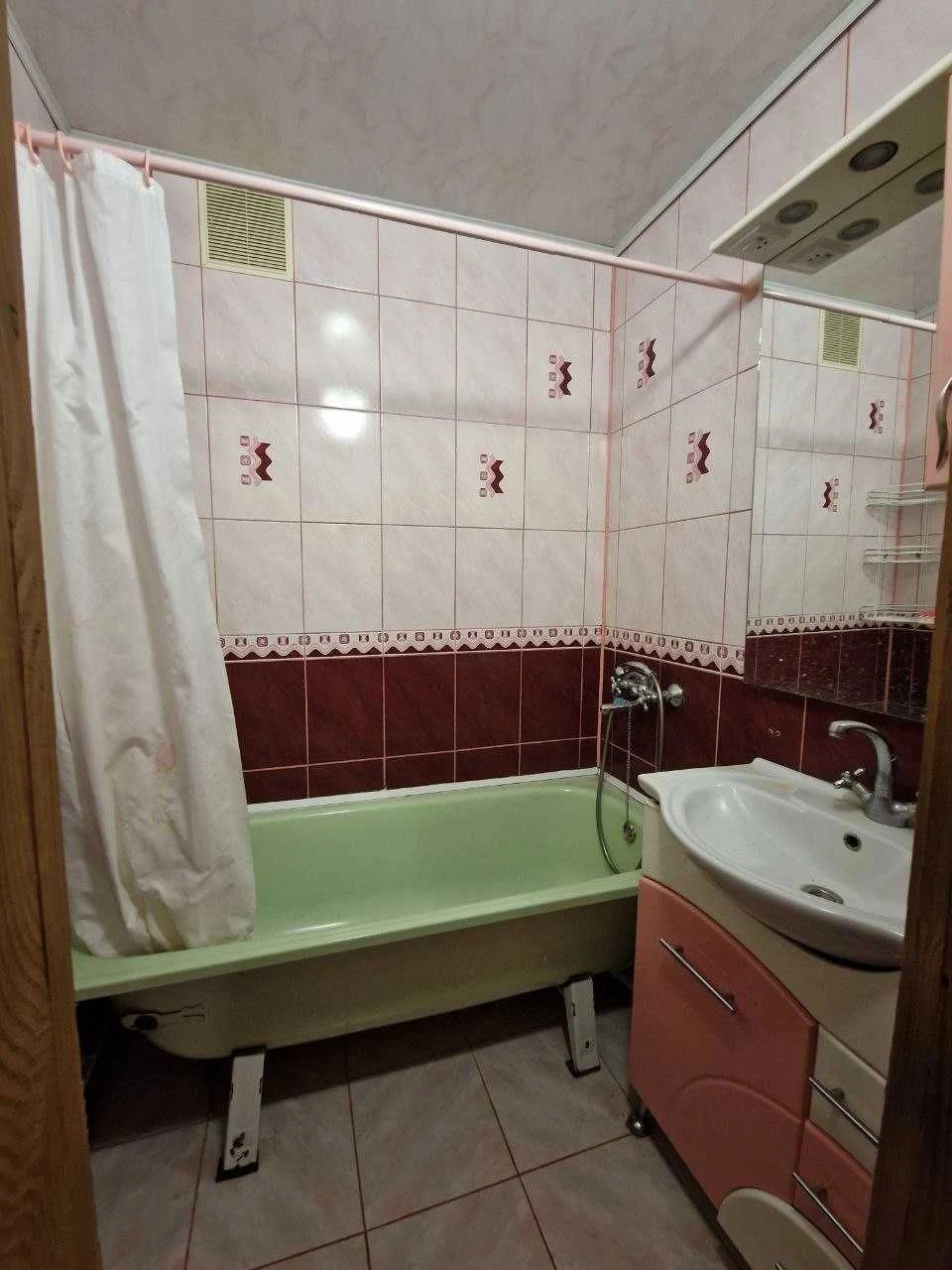 2-room apartment for sale (5 Кутів area)