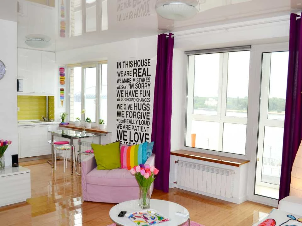 Apartment. Address: Naberezhno-Khreshchatitska Street, Kyiv
