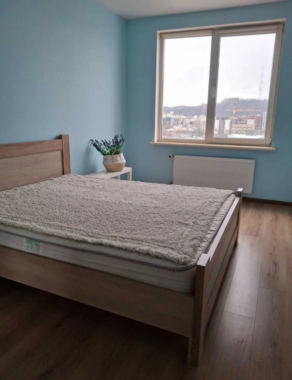 2 room apartment, Chornovola Street, side street To