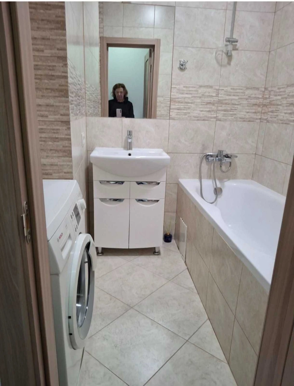 2 room apartment, Chornovola Street, side street To