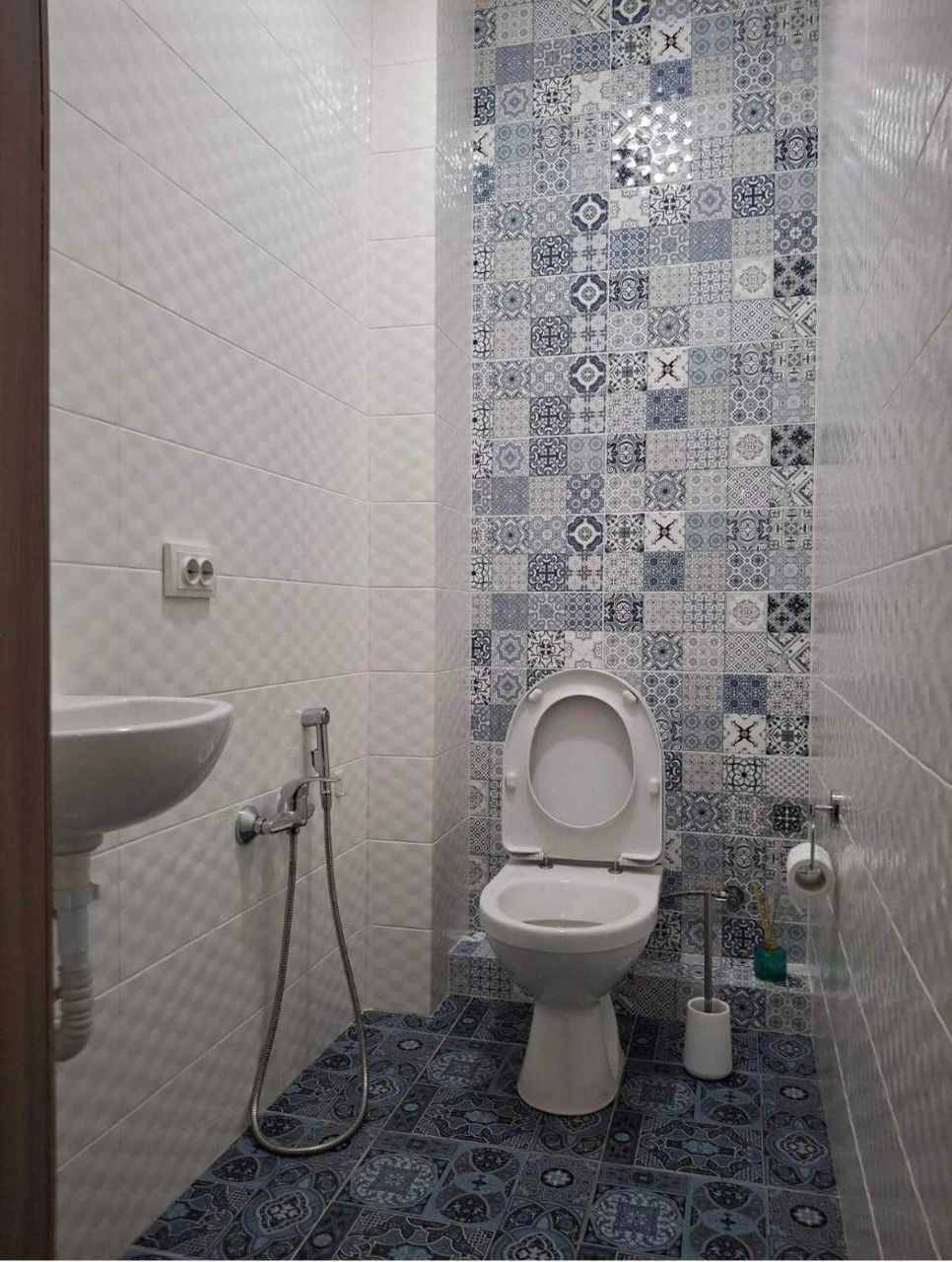 2 room apartment, Chornovola Street, side street To