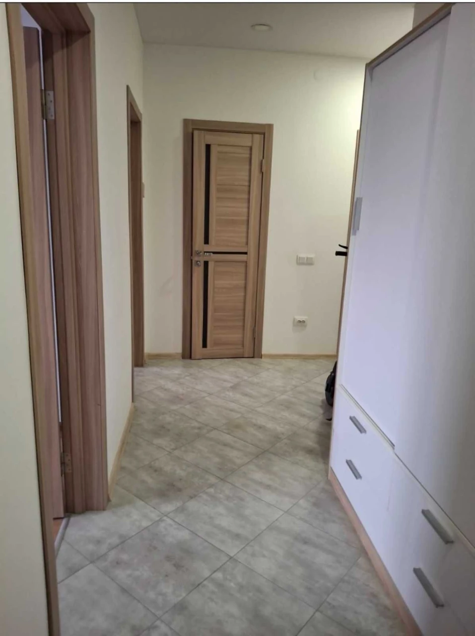 2 room apartment, Chornovola Street, side street To