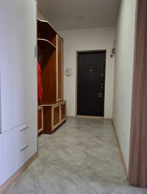 2 room apartment, Chornovola Street, side street To