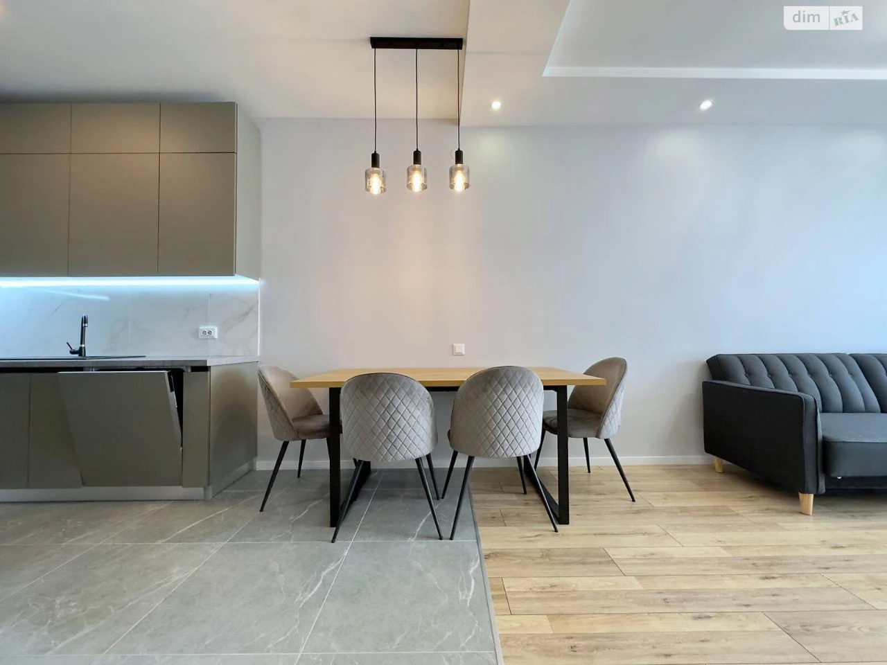 Long-Term Rental: One-Bedroom Apartment in "PARUS CITY" Residence