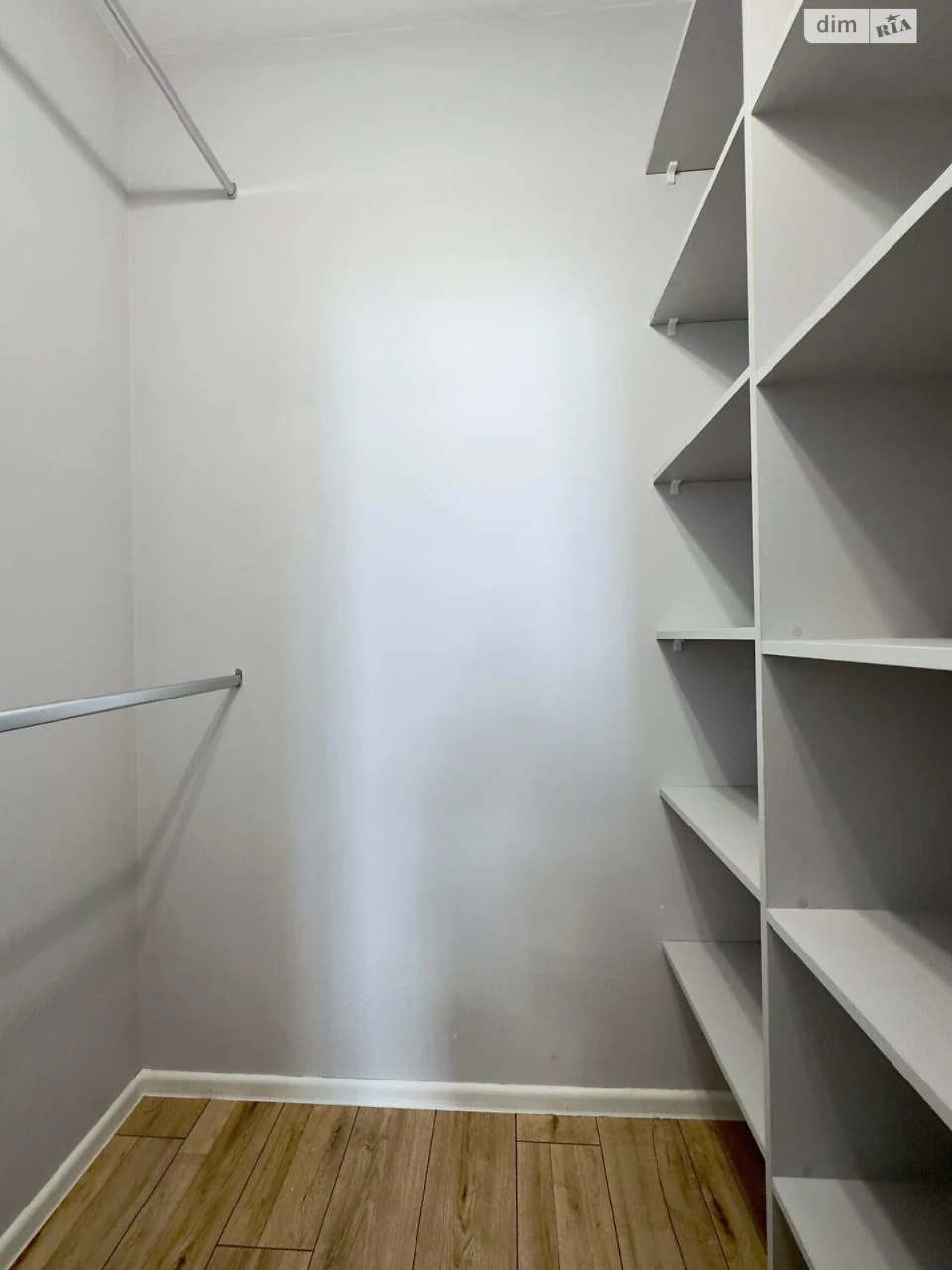 Long-Term Rental: One-Bedroom Apartment in "PARUS CITY" Residence