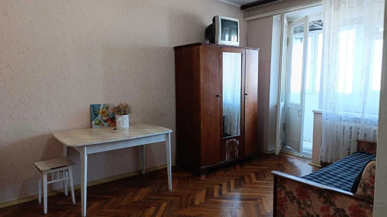 1-room apartment on Chorchyl Street, Krasnotse, 15-minute walk to Дарниця metro station