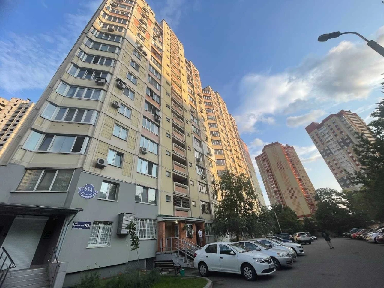 Rent 3-room apartment in the Holosiiv district, Zdanovska Street
