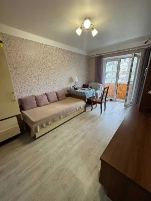 Cozy 3-bedroom apartment at 4B, Boris Martos Street, near the "Left Bank" metro station