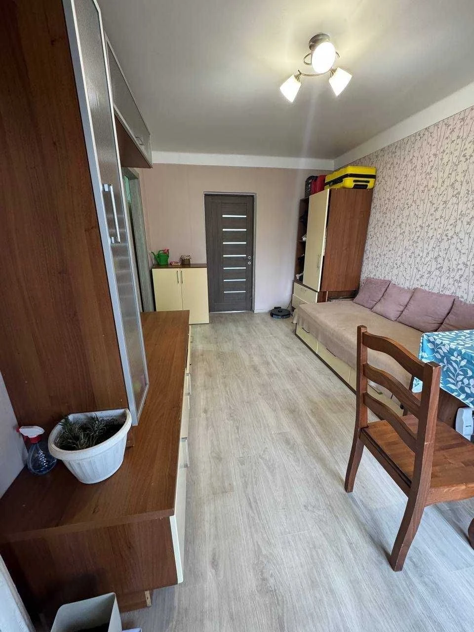 Cozy 3-bedroom apartment at 4B, Boris Martos Street, near the "Left Bank" metro station