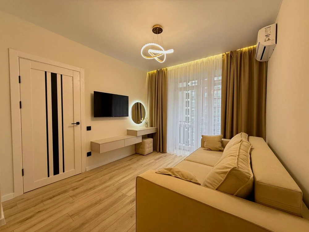 Spacious 1-bedroom apartment with renovation in the city center