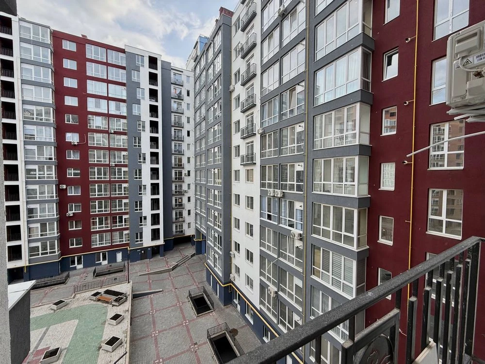 Spacious 1-bedroom apartment with renovation in the city center