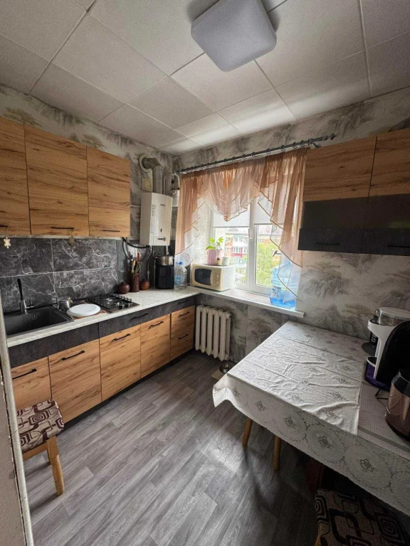 Sale of a 3-room apartment in Vysvatse, good condition, Program