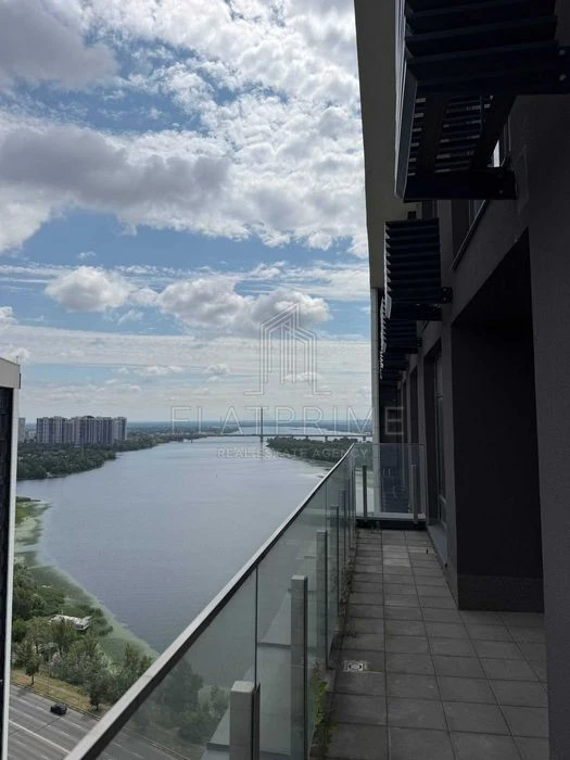 Spectacular two-level penthouse with a terrace in the Great residential complex, kva