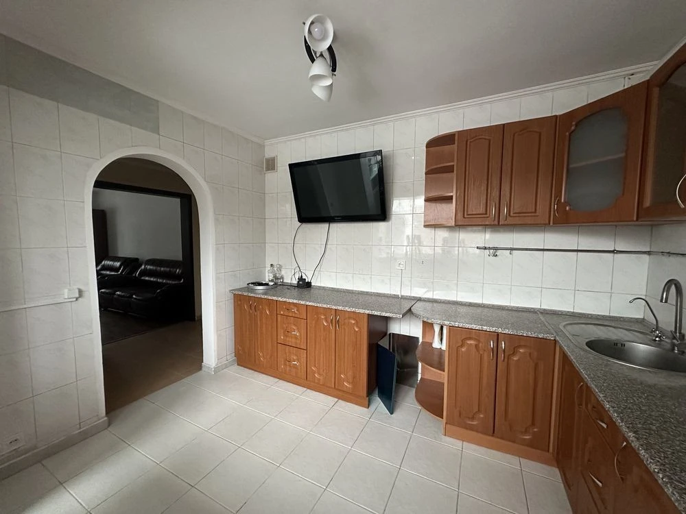 Rent 3-room apartment in Troyechyna, Desnyansky district