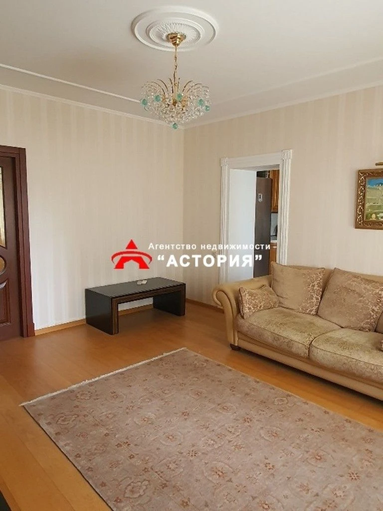 4-bedroom apartment 110 m² near the waterfront, brick building