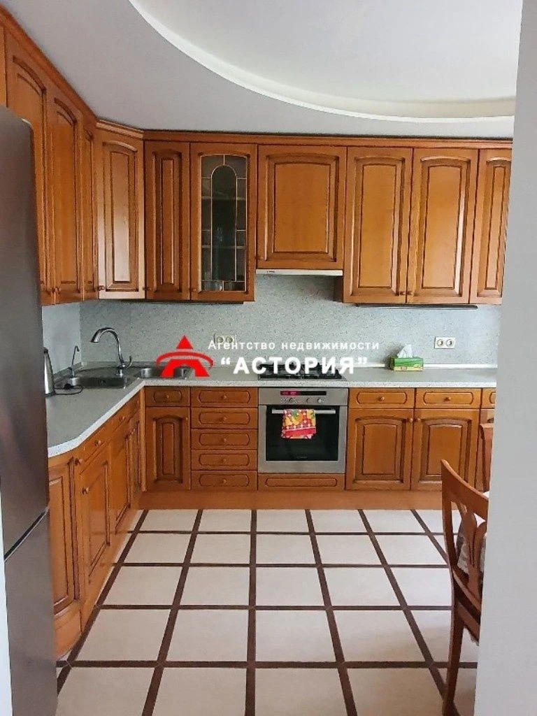 4-bedroom apartment 110 m² near the waterfront, brick building