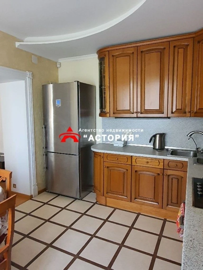 4-bedroom apartment 110 m² near the waterfront, brick building