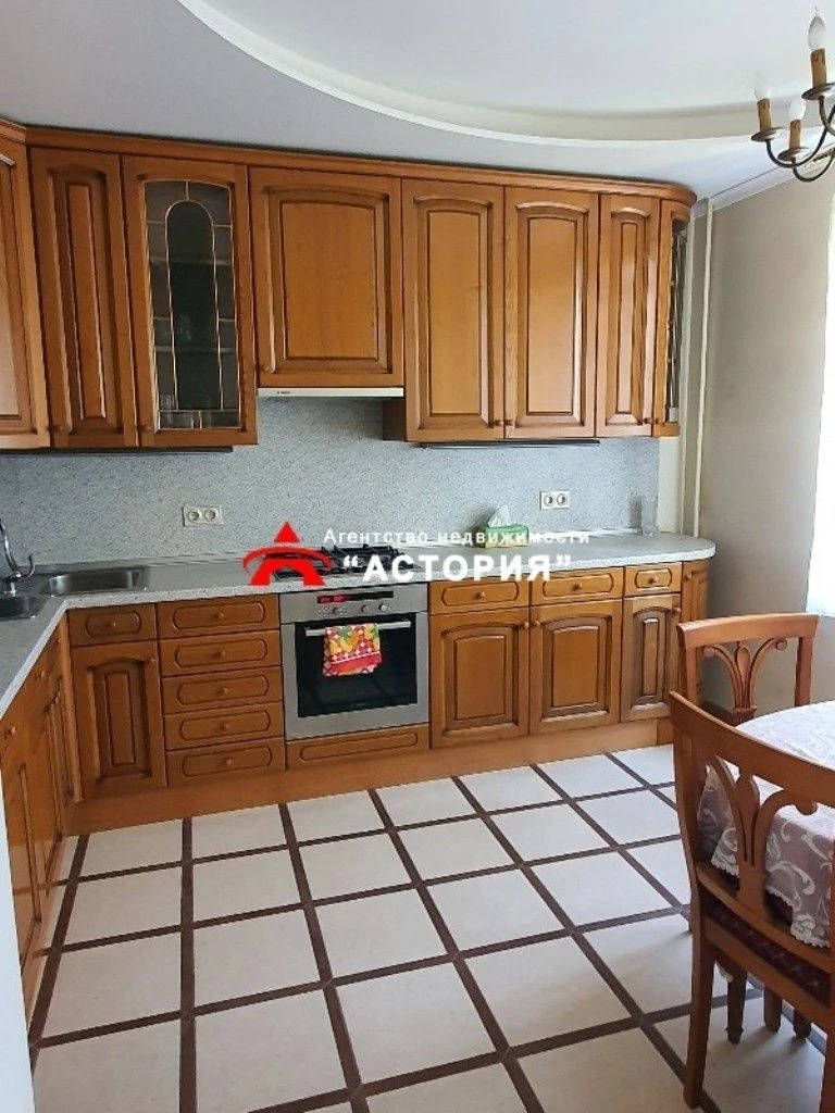 4-bedroom apartment 110 m² near the waterfront, brick building