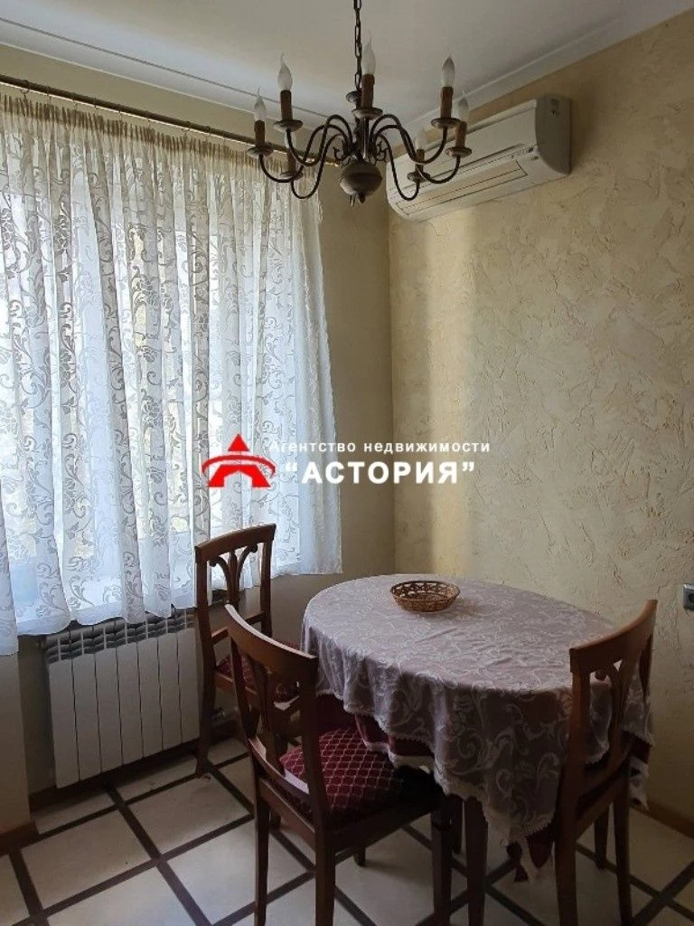 4-bedroom apartment 110 m² near the waterfront, brick building