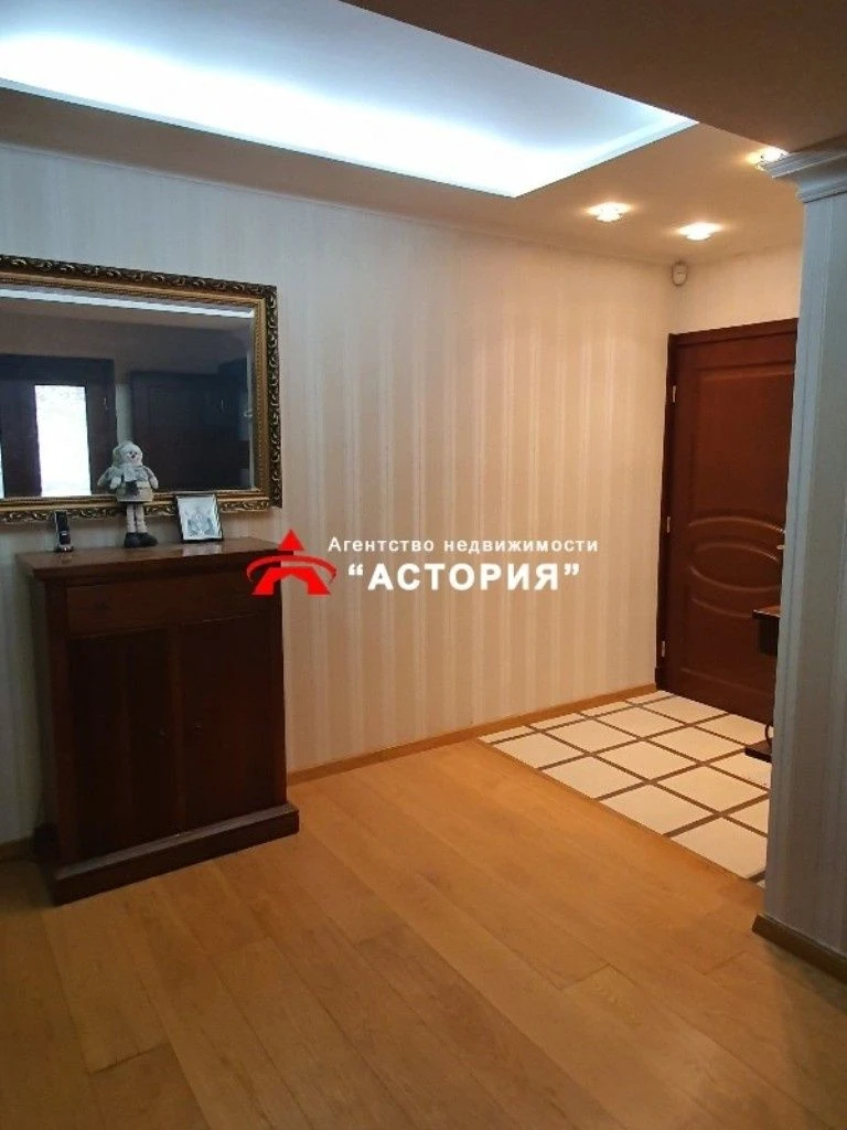 4-bedroom apartment 110 m² near the waterfront, brick building