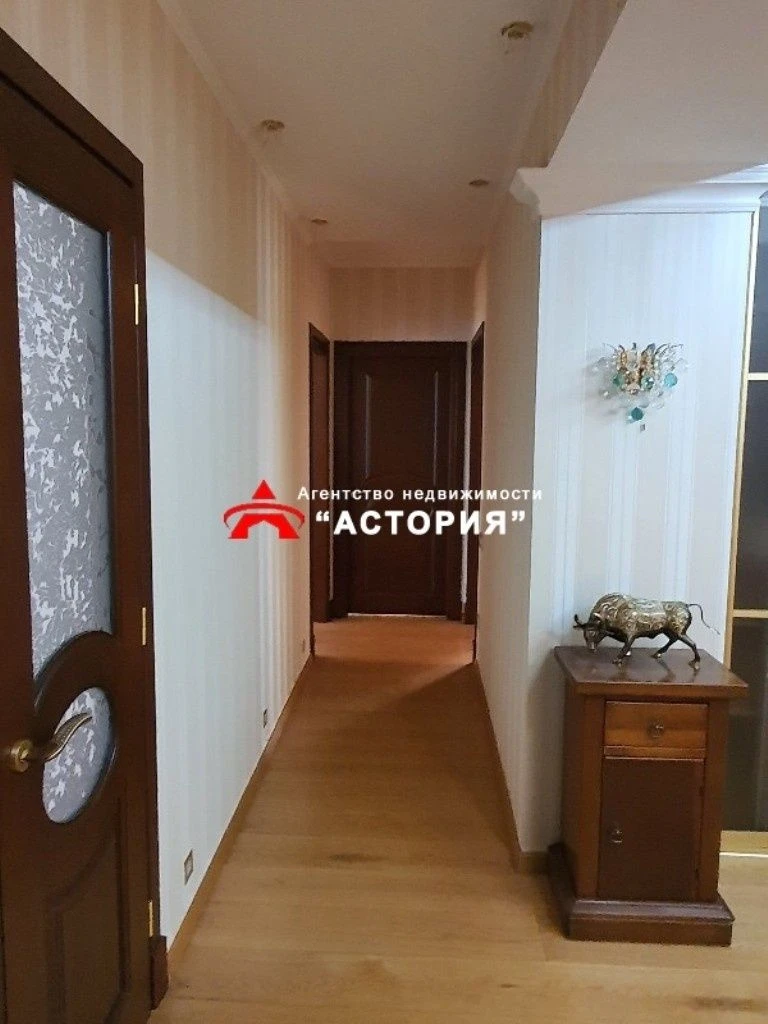 4-bedroom apartment 110 m² near the waterfront, brick building