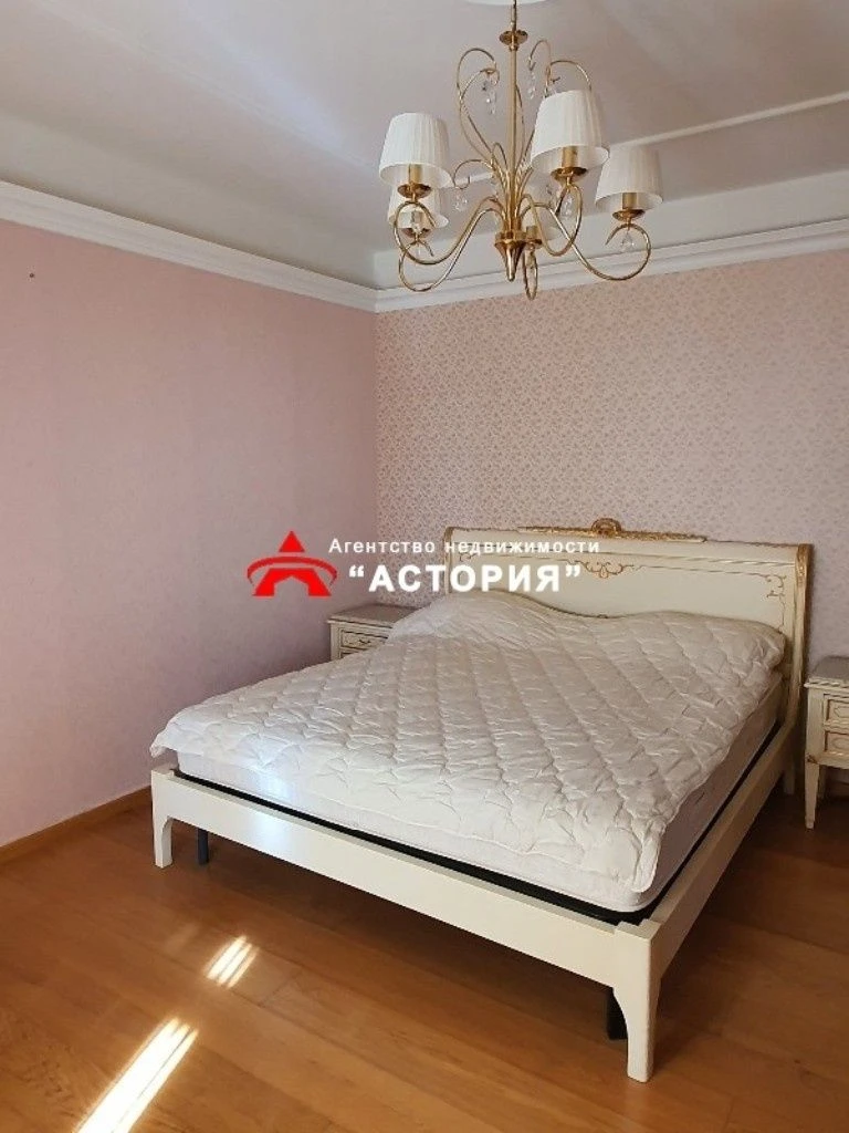 4-bedroom apartment 110 m² near the waterfront, brick building