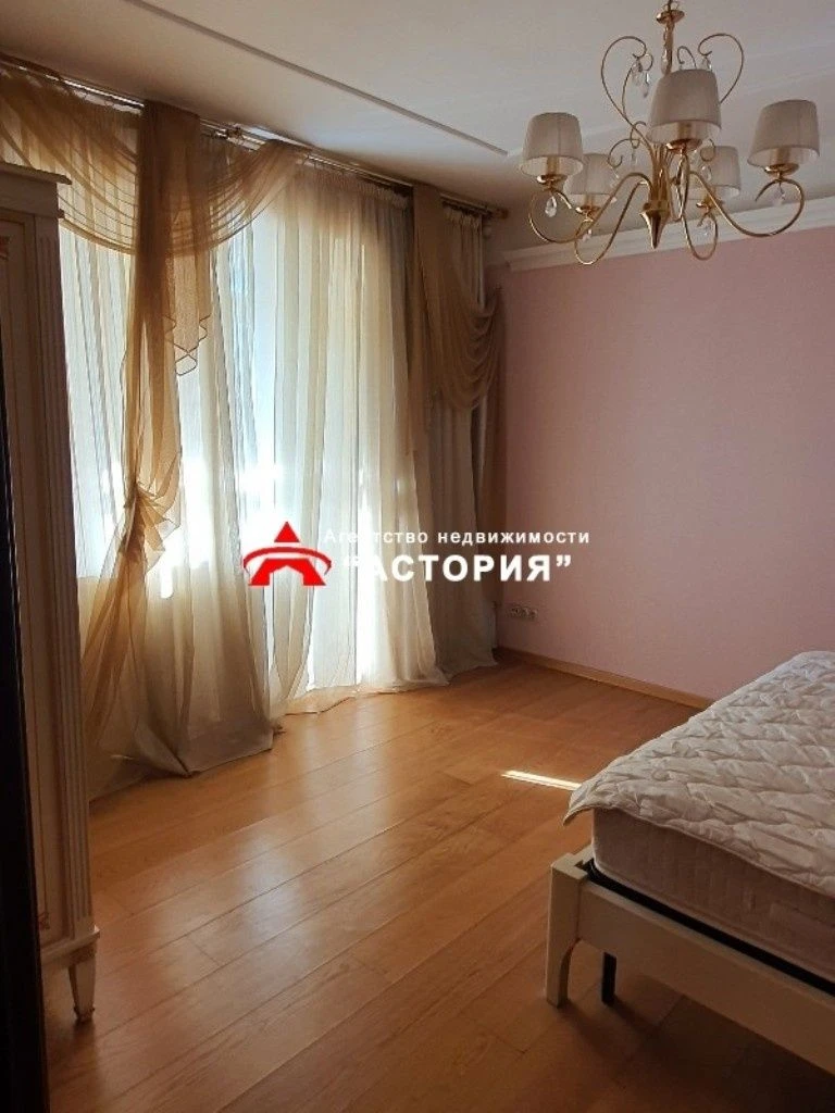 4-bedroom apartment 110 m² near the waterfront, brick building