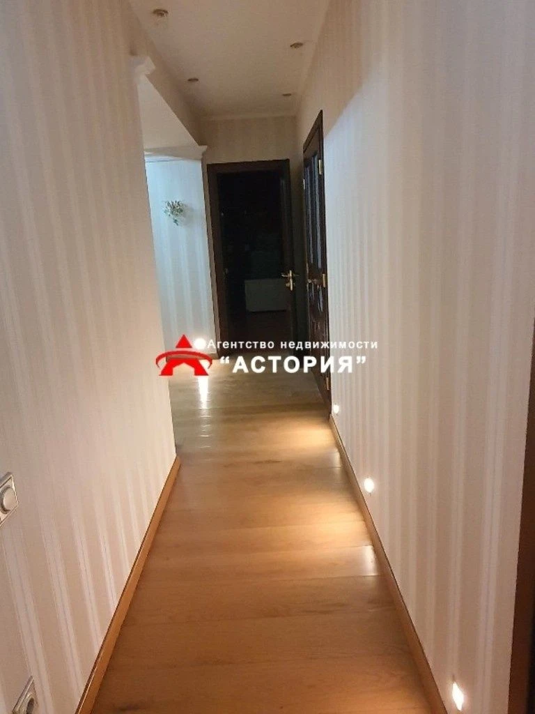 4-bedroom apartment 110 m² near the waterfront, brick building