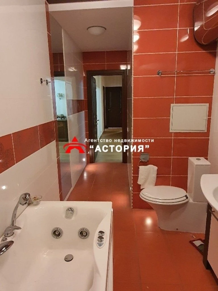 4-bedroom apartment 110 m² near the waterfront, brick building