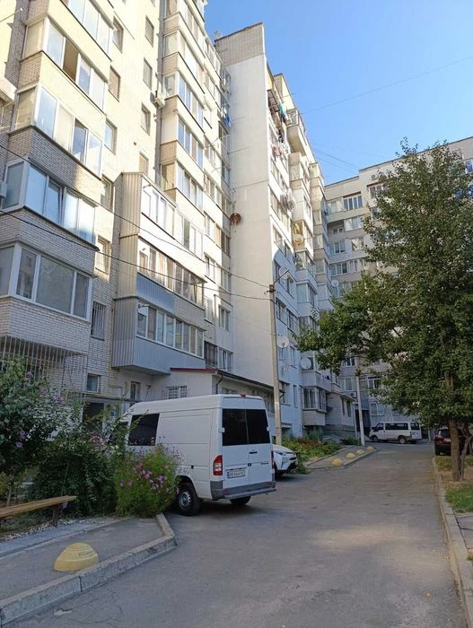 Продаж 2 км квартири на Поділлі