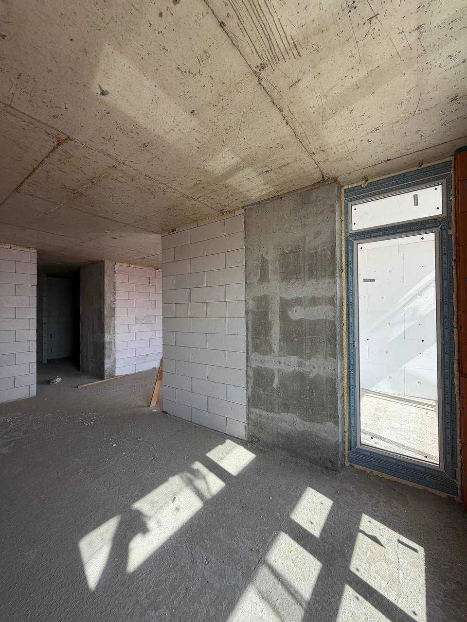 3-Room Apartment Near City Center