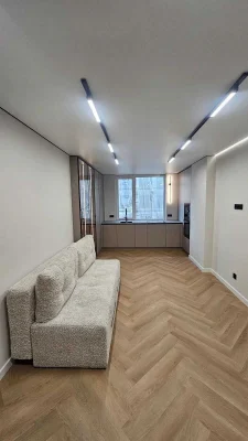 Selling a 2-bedroom apartment with renovation near the city lake