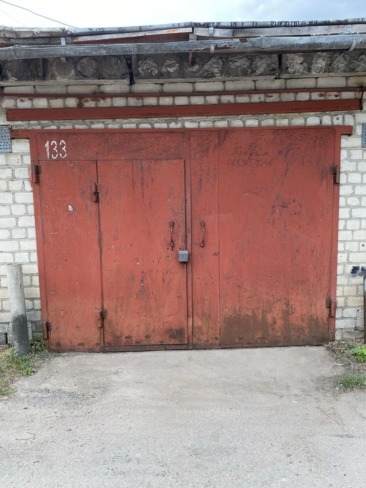 Garage in the "Zil'zhnichnyk" Cooperative