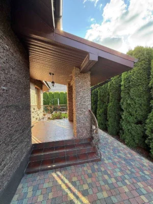 For Sale: Detached House Near the Auto Market, Fully Equipped